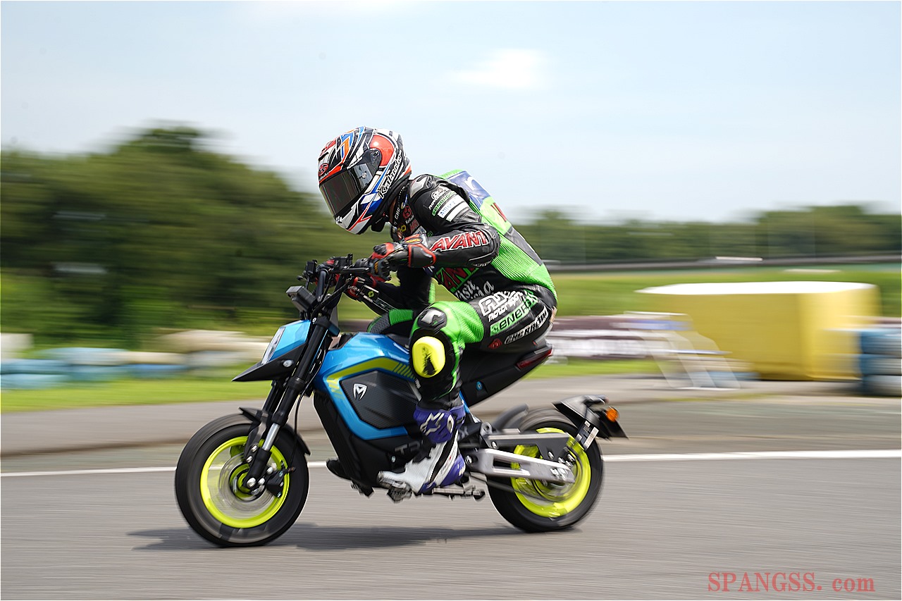 MotoEライダー ”大久保光”の XEAMの電動バイク「TROMOX MINO